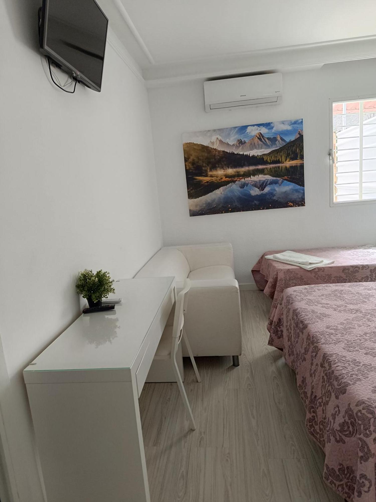 Hostal Fuente Del Pino 胡米利亚 外观 照片