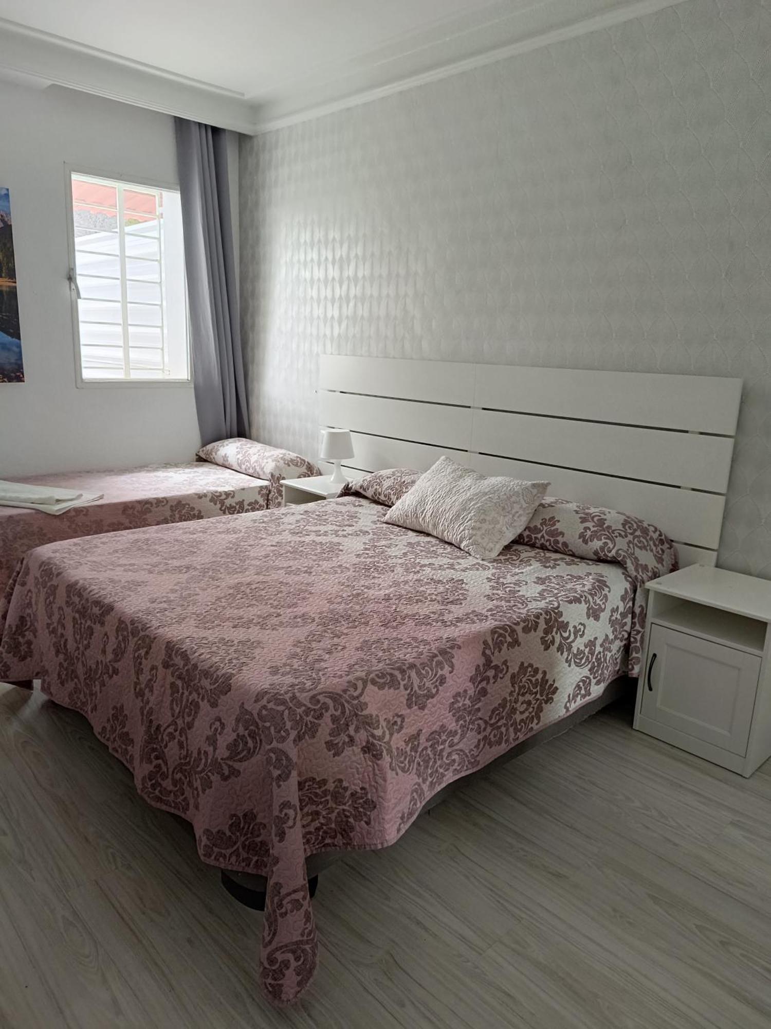 Hostal Fuente Del Pino 胡米利亚 外观 照片