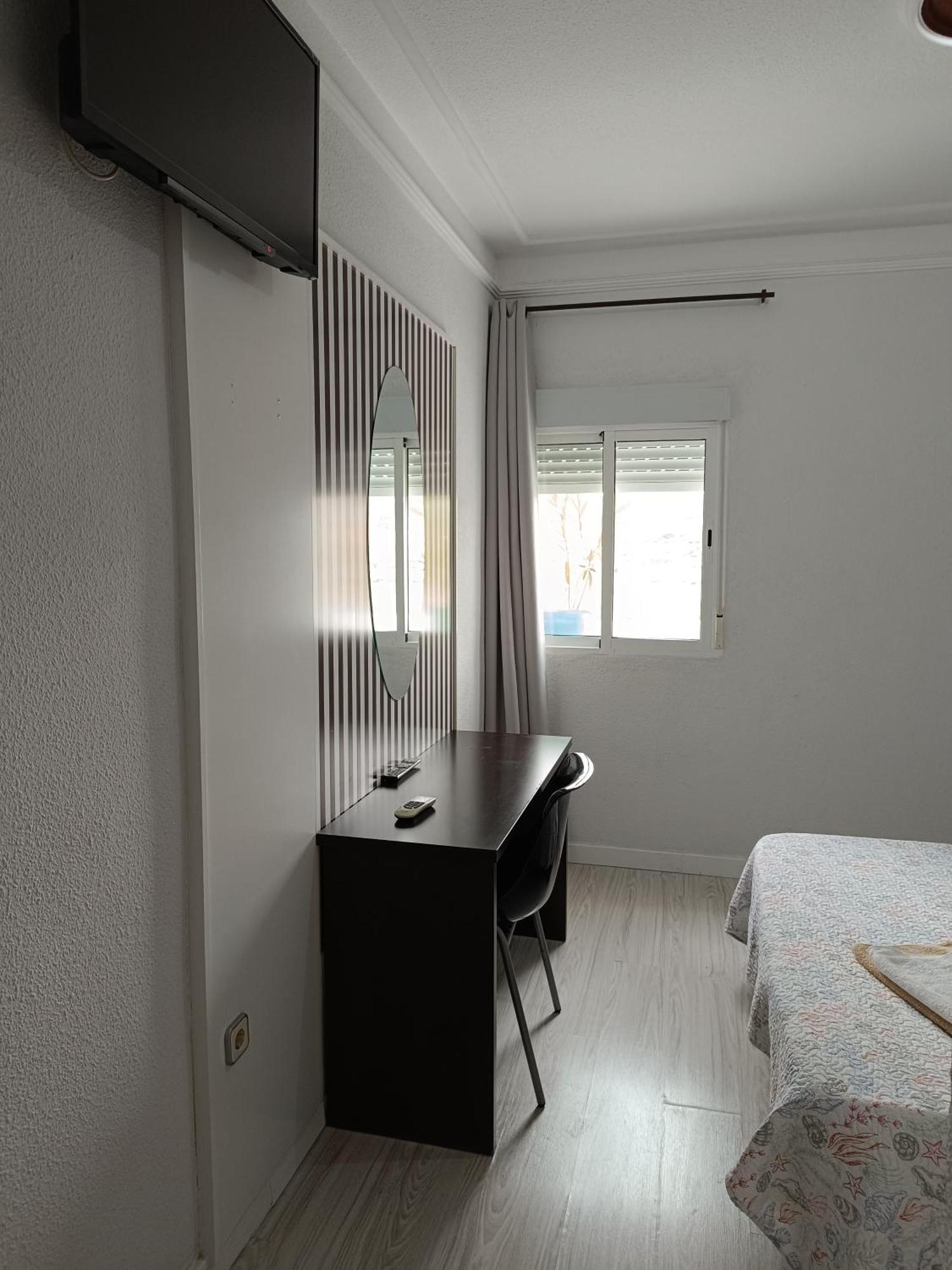 Hostal Fuente Del Pino 胡米利亚 外观 照片